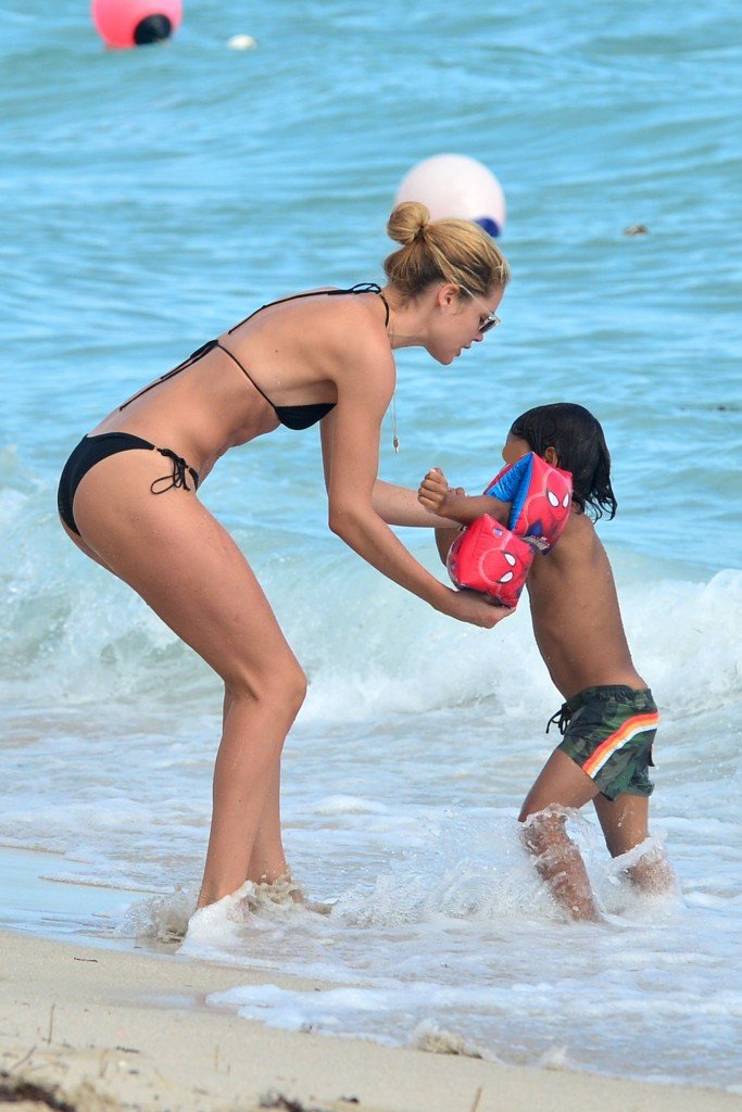 Doutzen Kroes Sexy thefappening.so 6