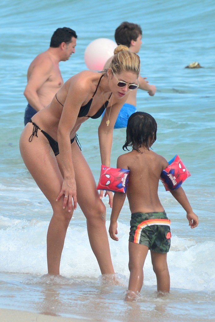 Doutzen Kroes Sexy thefappening.so 8