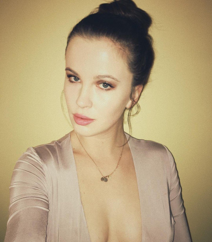 Ireland Baldwin Cleavage thefappening.so 2