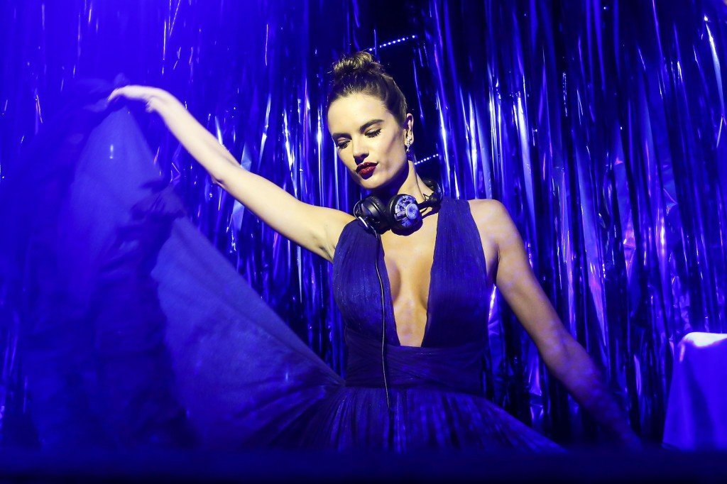 Alessandra Ambrosio Sexy 18 thefappening.so
