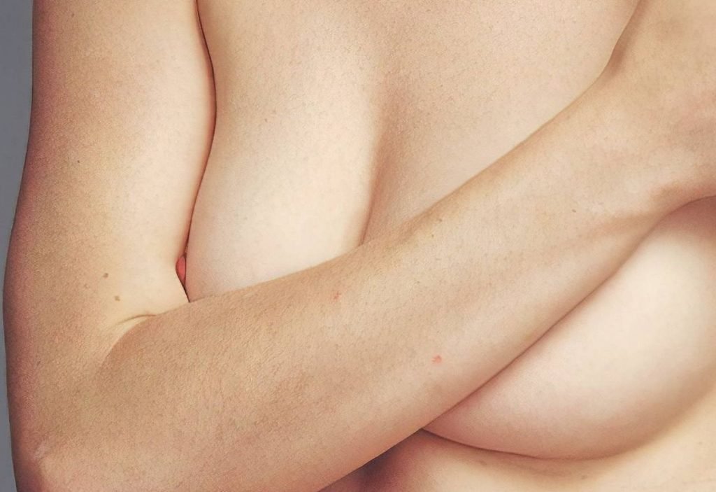Anne Hathaway Nude